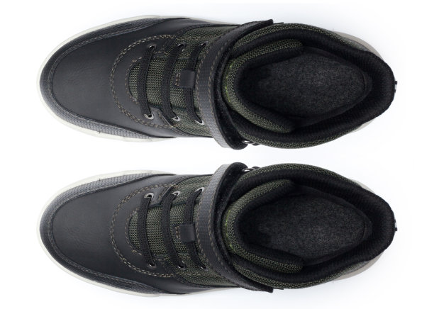 鞋子孤立在白色背景上。前视图。图片下载