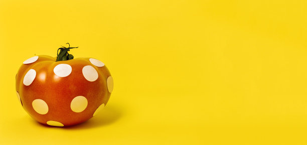 红番茄配白色圆点图片下载