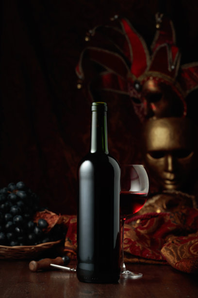 红酒，葡萄，复古狂欢节面具。图片下载