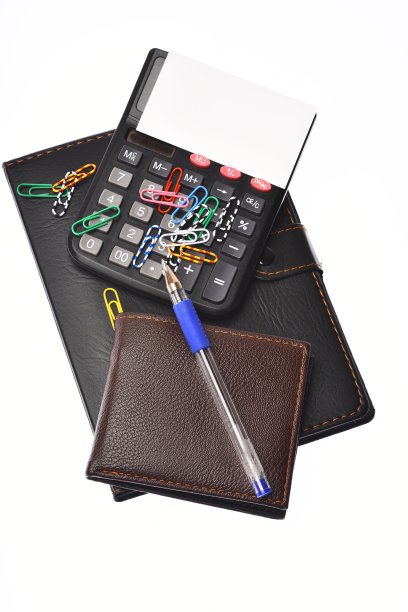 办公工具和钱包孤立在白色背景，俯视图图片下载