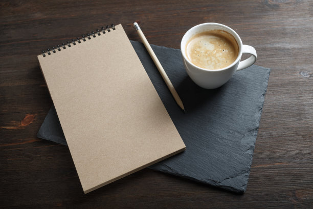 速写本，铅笔，咖啡杯图片下载