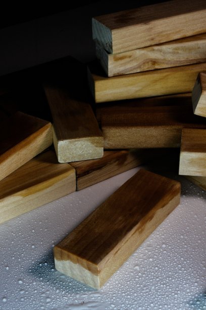 潮湿的木头图片下载