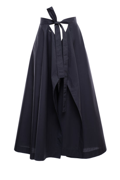 黑色裙子孤立在白色背景，无形的人体模型图片下载