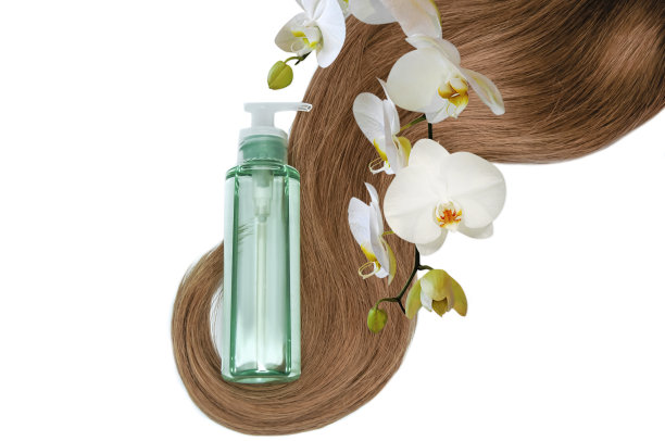 化妆发油在白色的背景。头发护理。健康美丽的头发。文本的复制空间图片下载