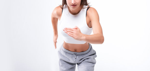 运动女性跑步者肖像：时尚运动装，动感十足图片下载