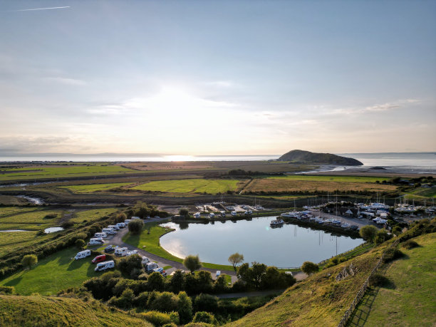 湖边和海边城镇风景的美丽照片图片下载