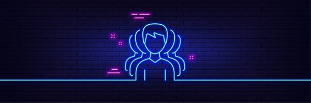 男人组线图标。团队合作的迹象。霓虹灯辉光效果。向量图片下载