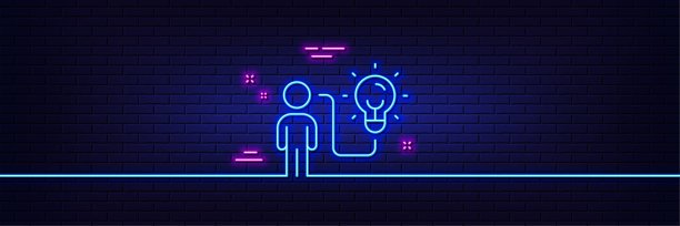 经营理念线图标。有灯泡标志的人。霓虹灯辉光效果。向量图片下载
