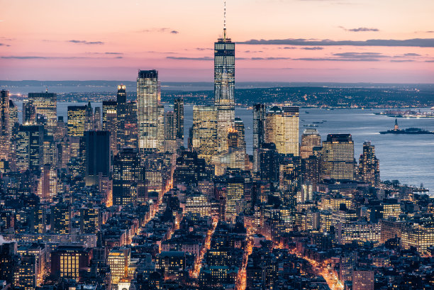 夜瞰曼哈顿市中心天际线/纽约图片下载