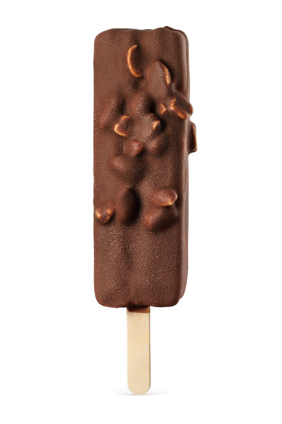 巧克力糖衣和花生分离在白色的冰棒冰淇淋棒。图片下载