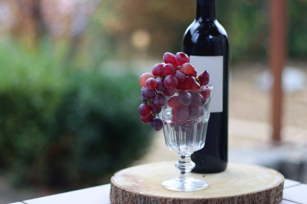红葡萄和红酒图片下载