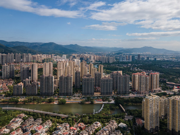 一个宜居的现代城市鸟瞰图图片下载