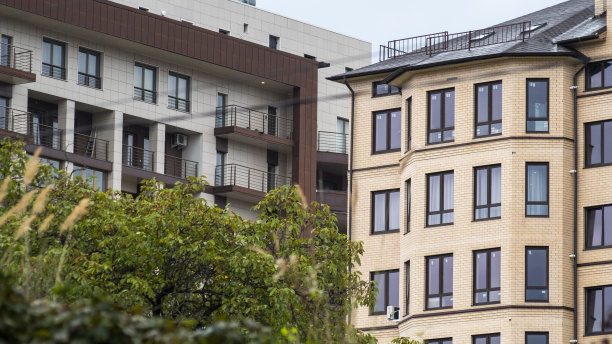 白天住宅区的公寓图片下载