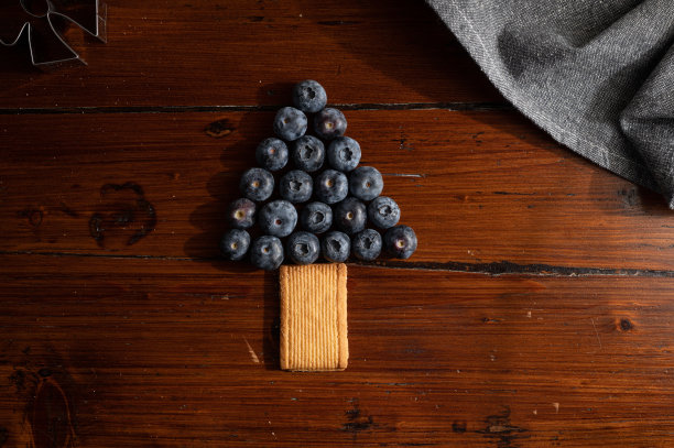 蓝莓的圣诞树图片下载