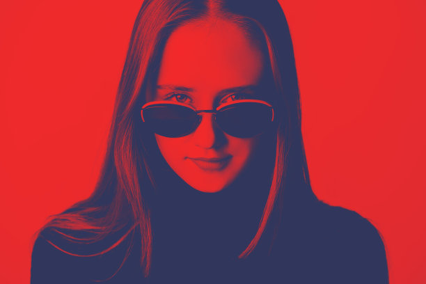 漂亮的女人近距离流行艺术复古肖像与太阳镜图片下载