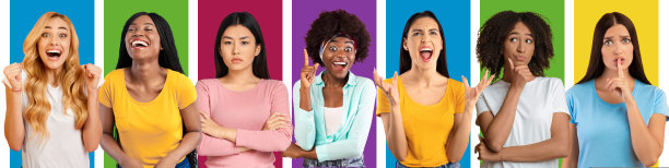 千禧年漂亮的国际女性看着镜头的不同明亮的情绪图片下载