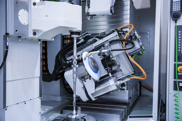 数控机床。金属加工重工业。高科技高速金属加工。图片下载