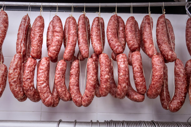 肉店里的自制香肠。图片下载