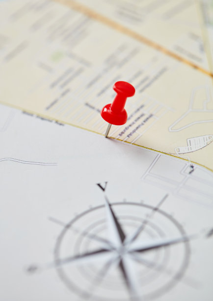 城市地图和红别针图片下载