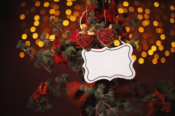 有装饰和彩灯的圣诞树，特写图片下载