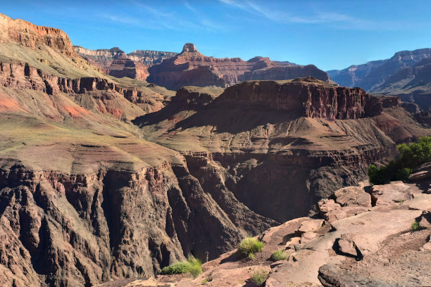 大峡谷，美国亚利桑那州科罗拉多河雕刻的陡峭峡谷图片下载