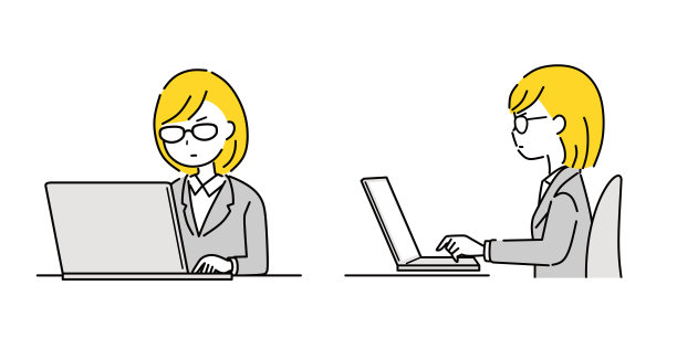 一个戴眼镜的女商人正在操作一台个人电脑。图片下载