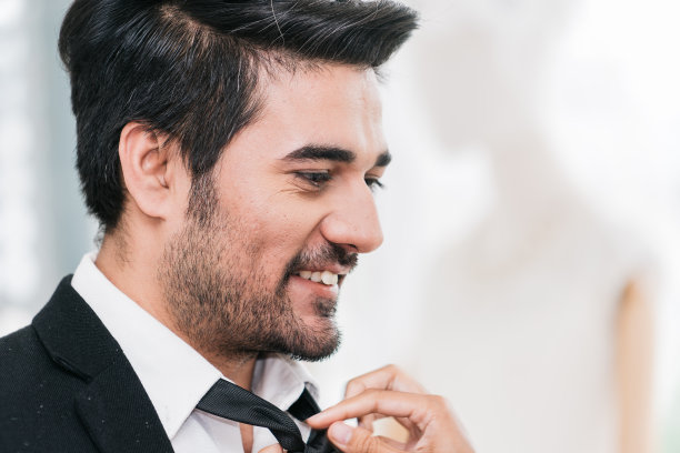 准备参加婚礼图片下载