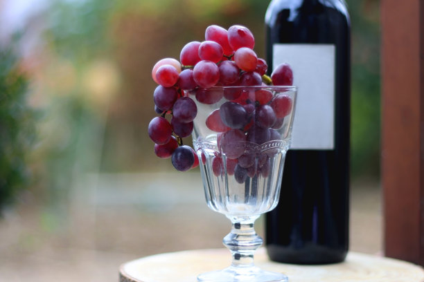 红葡萄和红酒图片下载