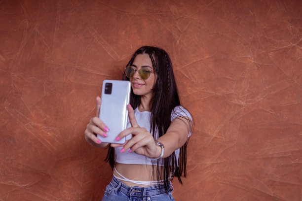 有问题的概念。时髦的时装风格。图片下载