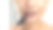 一个女人涂口红的特写图片图片下载