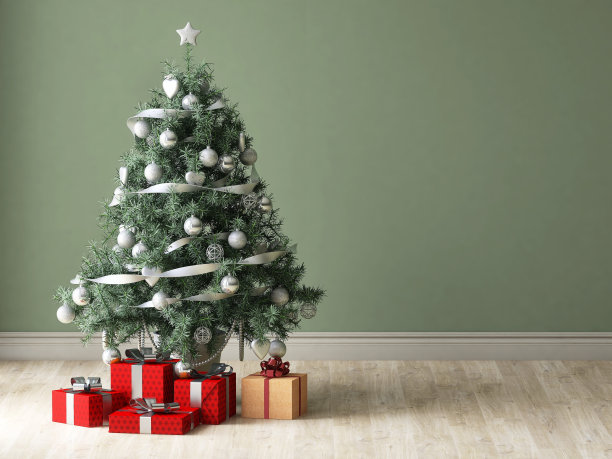 现代设计的大型绿色圣诞树装饰着银色的装饰品和礼物下面的绿色墙壁的房间图片下载