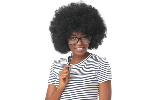 快乐积极的女学生。图片下载