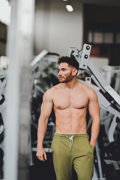 肌肉发达的帅哥，腹肌强壮图片下载