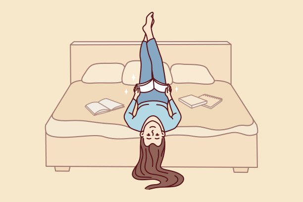 快乐的女人躺在床上看书图片下载