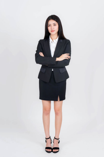 一个商业女性的全身长度照片肖像，美丽的亚洲女孩白色套装站立双臂交叉孤立在白色背景，商业人士的概念图片下载