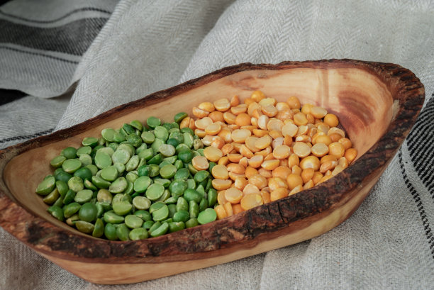 木勺里的黄豆图片下载