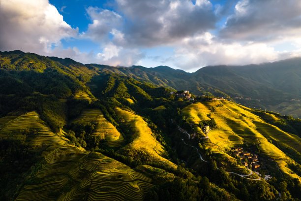 桂林龙基镇梯田鸟瞰图图片下载