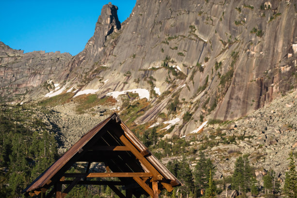 露台的山图片下载