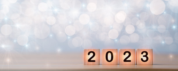 2023新年快乐，庆祝，背景，目标，目标，行动，计划，想法，灵感概念。2023在木制立方体块与模糊，散景背景。圣诞快乐，新年快乐的概念图片下载