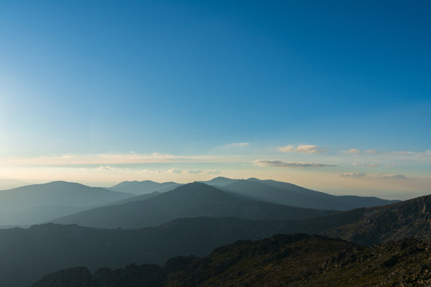 马德里山脉的地平线图片下载