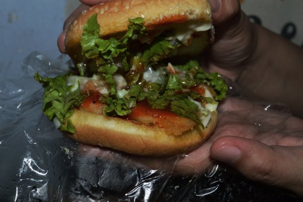 印尼街头小吃:汉堡图片下载