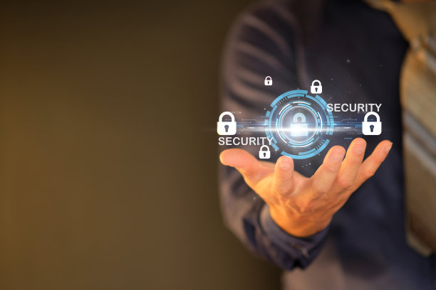 商家通过指纹扫描云解锁并接入商业数据网络。网络安全保障商业交易不受网络数字攻击。图片下载