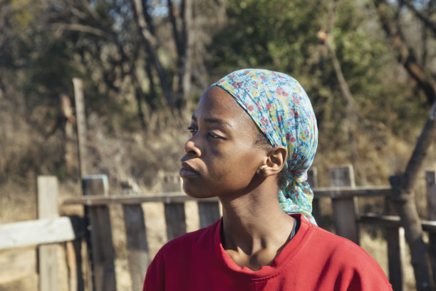 年轻的非洲妇女图片下载