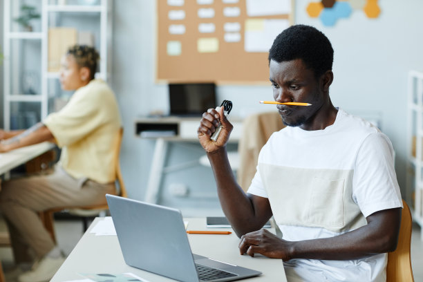 集中在工作场所图片下载