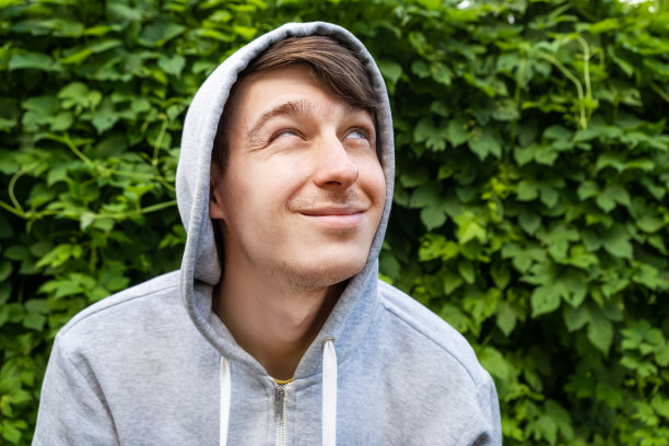 年轻人的肖像图片下载