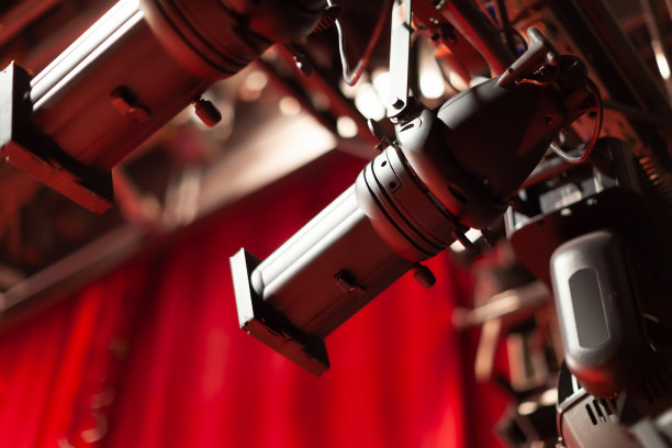 剧院聚光灯和后台设备图片下载