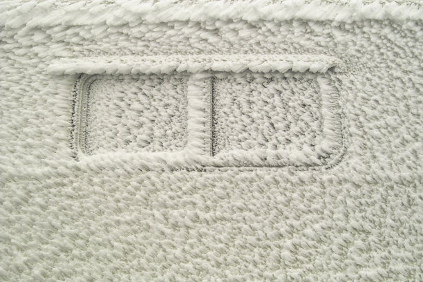 被白霜覆盖的汽车图片下载