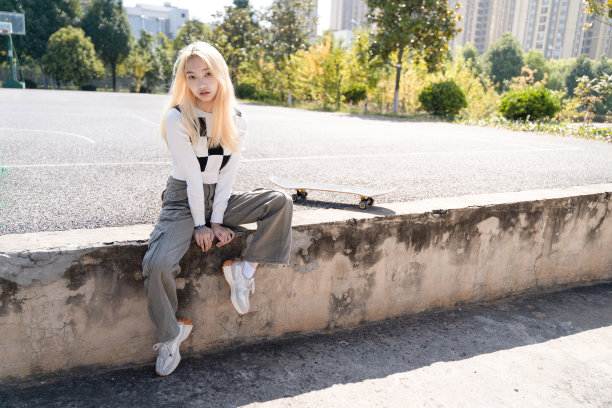 滑板女孩图片下载