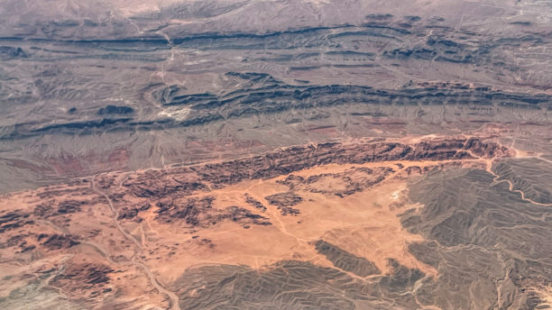 从飞机上俯瞰犹他州的沙漠图片下载