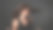 美丽的，诱人的褐发女人在黑暗的背景。光泽的棕色健康的头发在风中摇曳。图片下载